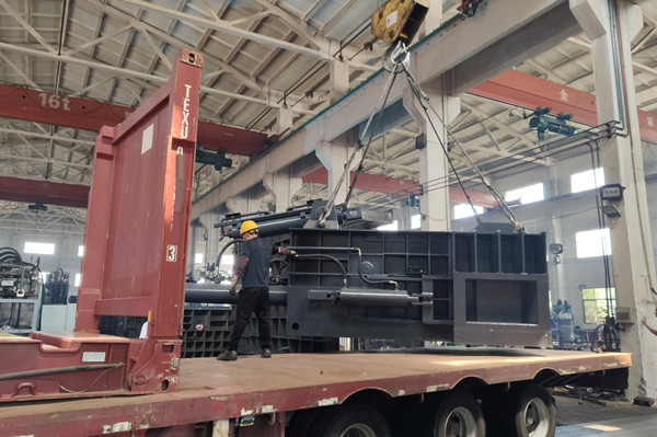 315T heavy metal baler machine loaded to European customers